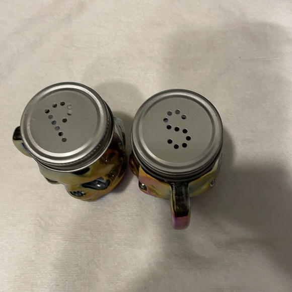 💜NWOT Halloween Skull 💀 ☠️ salt and pepper shakers! Great quality, very sturdy - Picture 3 of 3